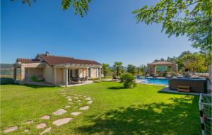 Beautiful Home In Grubine With Jacuzzi 