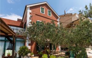 Gorgeous Apartment In Blace With Wifi