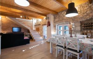 Awesome Home In Glavina Donja 