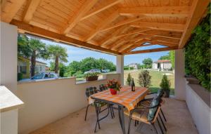 One-Bedroom Holiday Home In Zminj