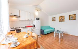 One-Bedroom Holiday Home In Zminj