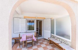2 Bedroom Amazing Apartment In Okrug Gornji 