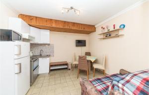 2 Bedroom Amazing Apartment In Okrug Gornji 