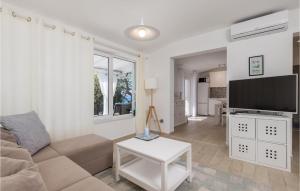 2 Bedroom Lovely Home In Lukovo Sugarje 