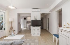 2 Bedroom Lovely Home In Lukovo Sugarje