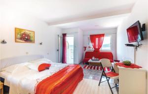 Awesome Apartment In Duba With Wifi