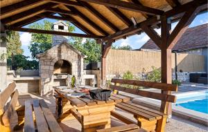 Gorgeous Home In Drinovci With Wifi