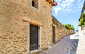 Awesome Home In Villeneuve-Les-Avignon