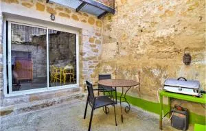 Awesome Home In Villeneuve-Les-Avignon - 阿维尼翁新城