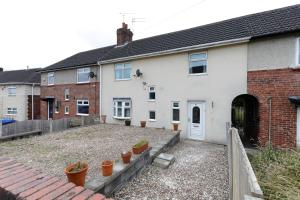 Comfy stays, Rotherham for contractors & Families, conservatory, free parking, wifi etc