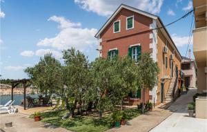 Gorgeous Apartment In Blace With Wifi 
