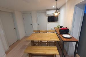 Hyuns 201 - Seoul station 5 min by walk