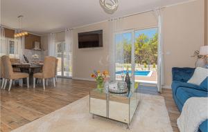 3 Bedroom Gorgeous Home In Jadrtovac 