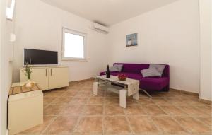 2 Bedroom Beautiful Apartment In Vlasici 
