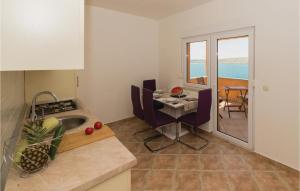 2 Bedroom Beautiful Apartment In Vlasici 