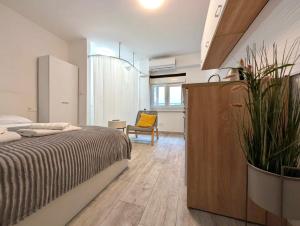 Cozy Room w AC, 65'' TV and Floor Heating 