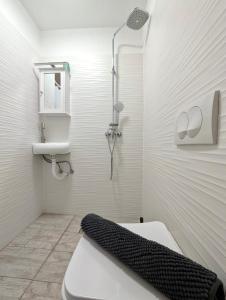 Cozy Room w AC, 65'' TV and Floor Heating 