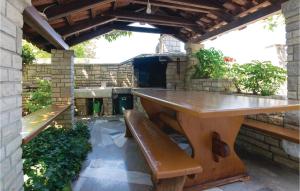 Three-Bedroom Apartment In Bibinje