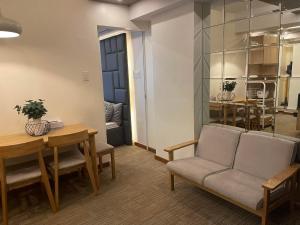 KYH STAYCATION 2BR by Azure Residences Near Airport