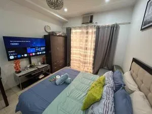 Trillium Studio Condo 8F Pet Friendly with 1Bed Plus 2SofaBeds and Balcony Near Ayala Center Cebu Mall - Tabok
