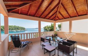 3 Bedroom Stunning Apartment In Prizba 