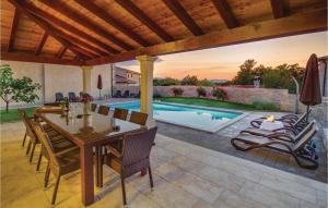 4 Bedroom Beautiful Home In Turcic