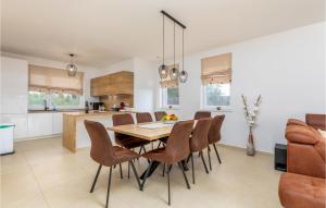 3 Bedroom Beautiful Home In Segotici 