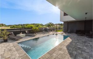 3 Bedroom Amazing Home In Valbandon 