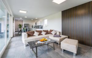 3 Bedroom Amazing Home In Valbandon 