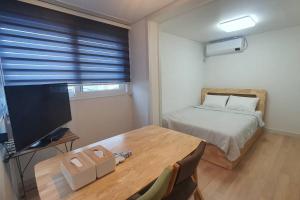 Hyuns 301 - Seoul station 5 min by walk