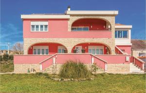 Two-Bedroom Apartment In Vir