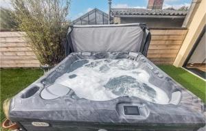 3 Bedroom Nice Home In Desvres