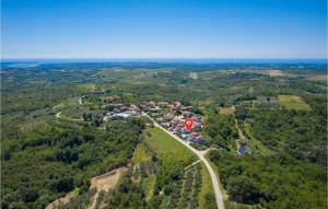 Awesome Home In Baredine With Wifi 