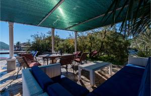 Two-Bedroom Apartment In Ston