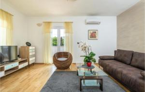 Lovely Home In Labin With Wifi