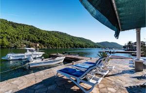 2 Bedroom Awesome Apartment In Ston 