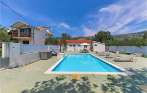 Cozy Apartment In Kastel Novi