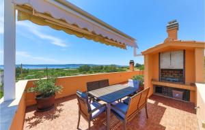 Cozy Apartment In Kastel Novi 