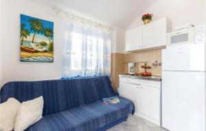 1 Bedroom Stunning Apartment In Bakarac 