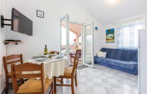1 Bedroom Stunning Apartment In Bakarac 