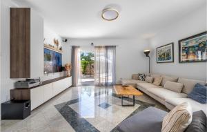 Amazing Apartment In Murter With Wifi 