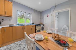 Hollace, Lake District bungalow with hot tub and stunning views