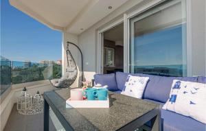 2 Bedroom Cozy Apartment In Makarska