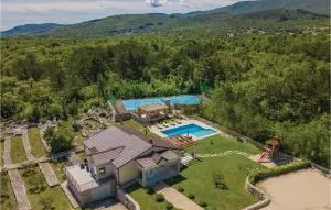 Beautiful Home In Grubine With Jacuzzi - Šumet