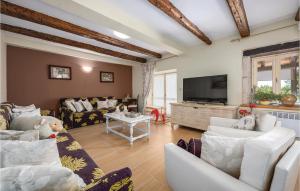 4 Bedroom Amazing Home In Tinjan 