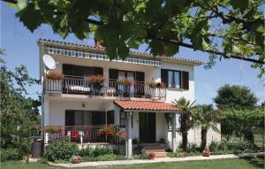2 Bedroom Stunning Apartment In Labin 