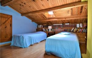 Maisons de vacances Stunning Home In Laudun L Ardoise : photos des chambres