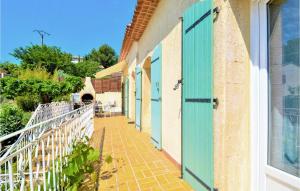 Maisons de vacances Stunning Home In Laudun L Ardoise : photos des chambres