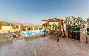 Four-Bedroom Holiday Home In Kastel Novi