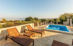 Four-Bedroom Holiday Home In Kastel Novi